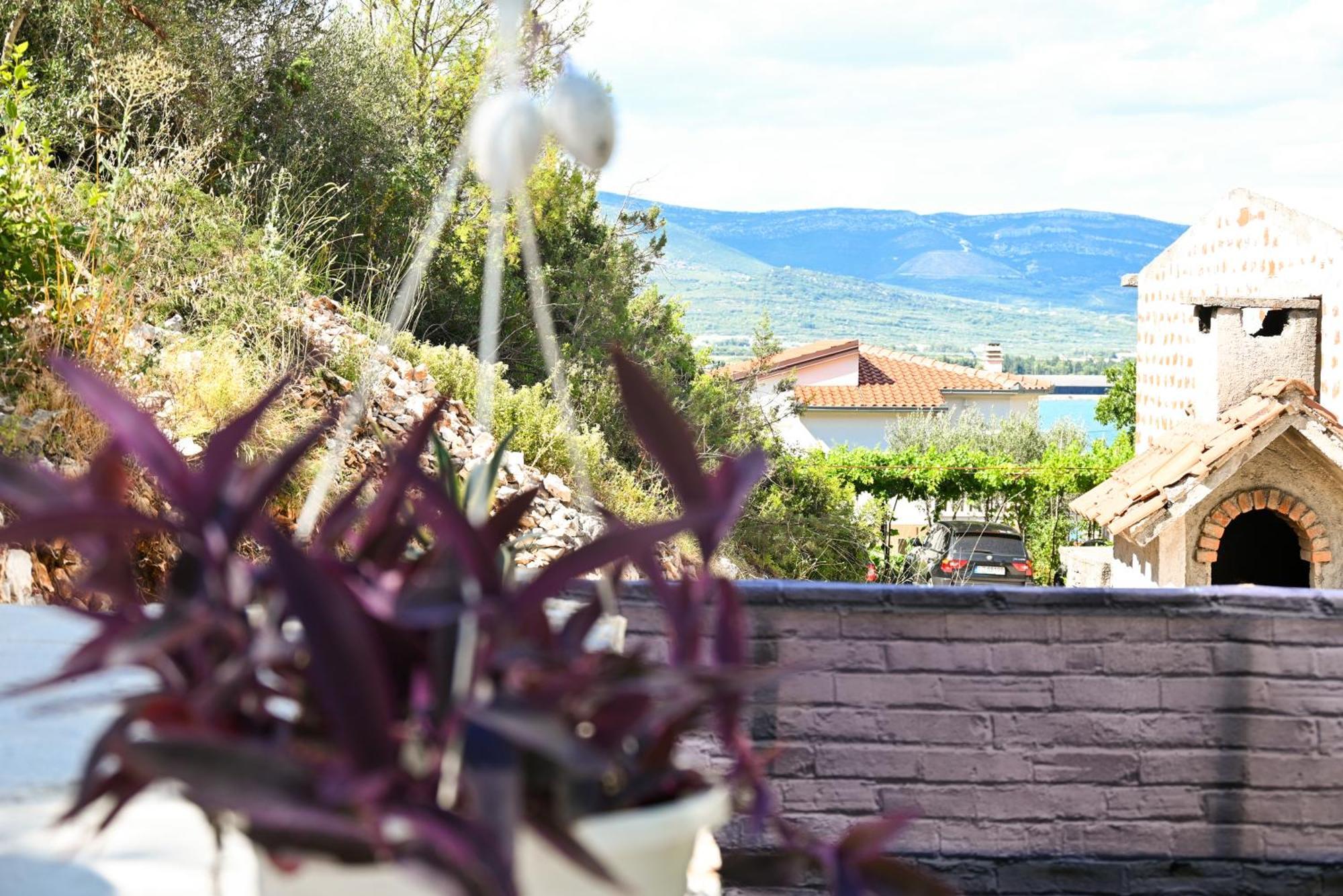 New,Close To The Beach Apartment With Domestic Olive Oil And Wine Trogir Exterior photo
